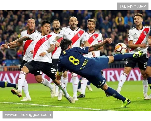 塞维利亚客场疲软，后防伤病潮影响战术执行