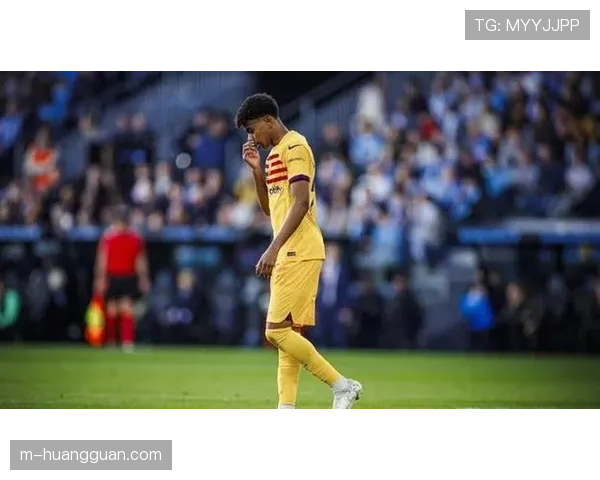 特写镜头：巴萨16岁天才中场完成首次首发，赛后获哈维拥抱鼓励